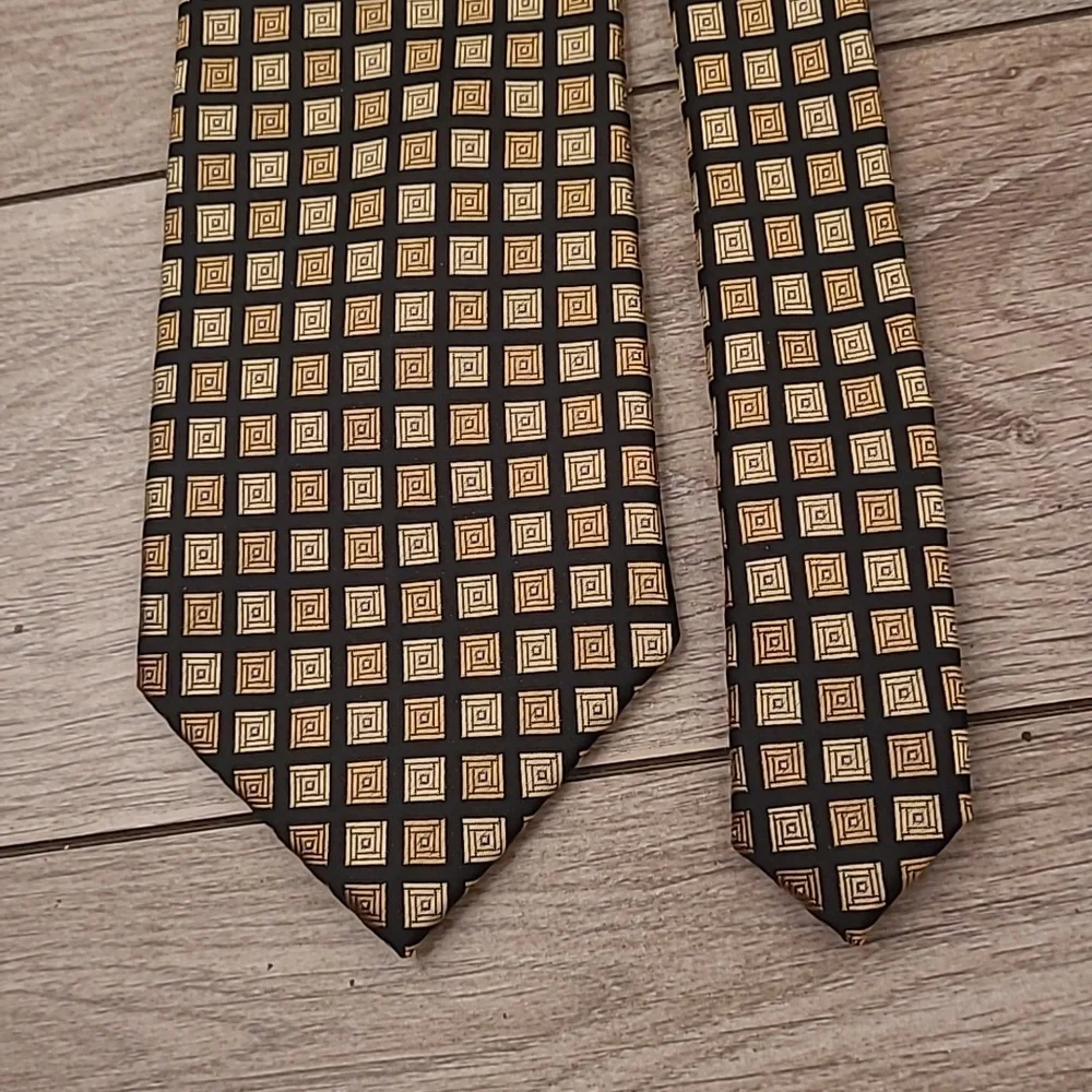 DONALD TRUMP Signature Collection Metallic Black Gold Square Mens‎ Silk Tie